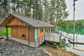 Dreamy Bayfront Cabin with View, Dock and Kayaks